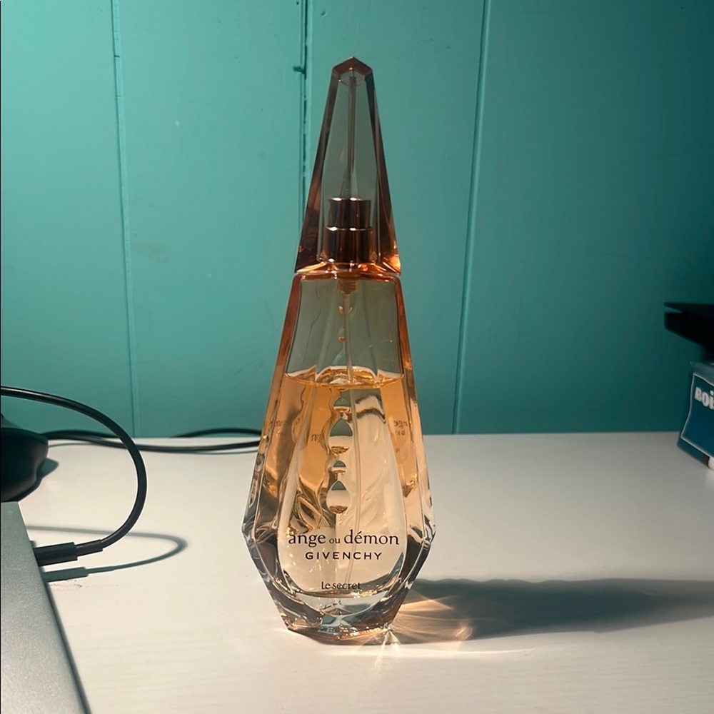 Givenchy Ange ou Démon Perfume - le secret